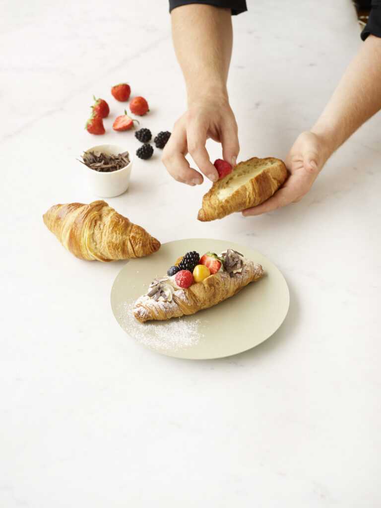 extra-large-butter-croissant-90g-lbp-bakeries